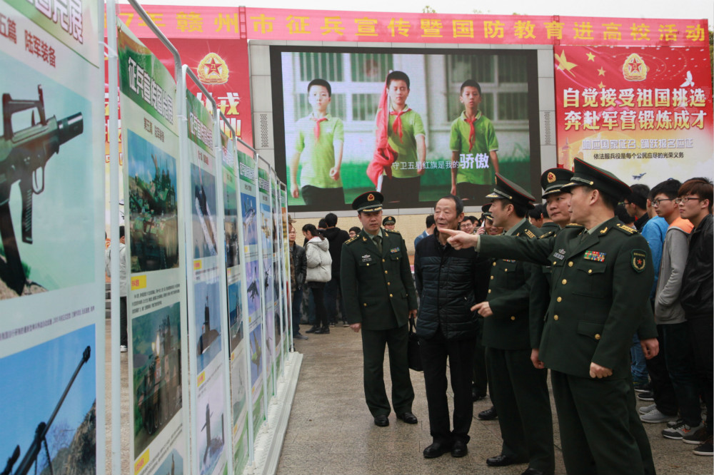 赣州市委常委军分区政委陈庆阳一行到场视察指导