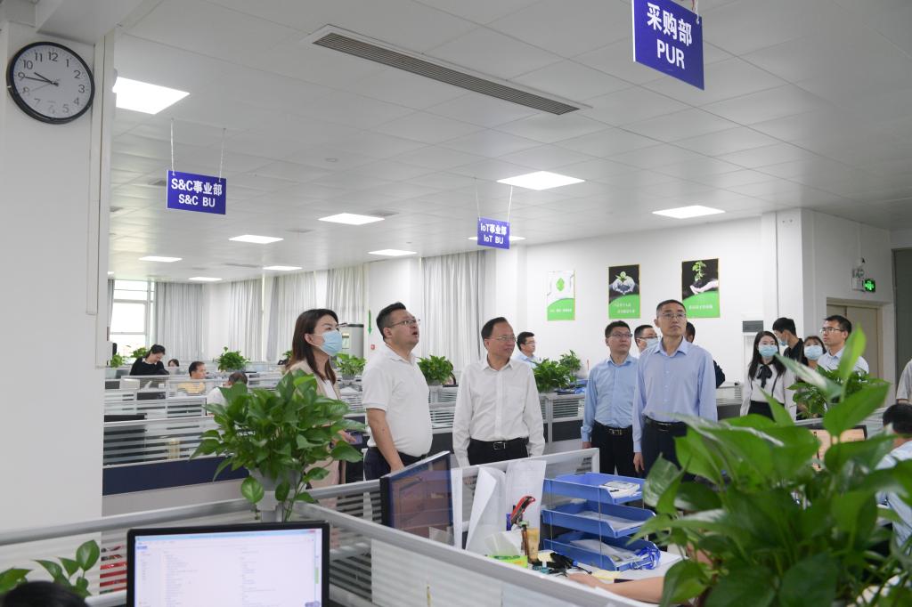 【访企拓岗促就业】校长温和瑞带队赴信丰县高新区开展访企拓岗活动