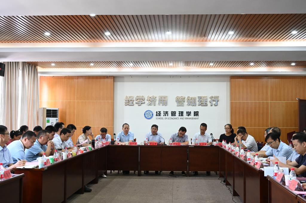 我校召开科技工作务虚会