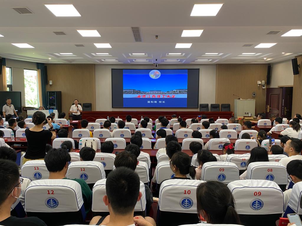 我校赴宜春开展2022年新生录取通知书现场签发活动