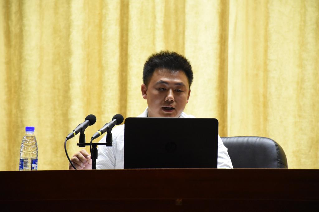 讲座上,胡义峰从腐败的本质和特征,十八大以来党开展反腐败斗争的伟大