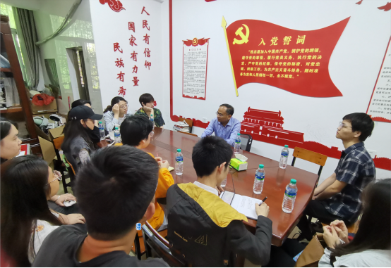 副校长李国金到“三联系”班级关心指导就业工作
