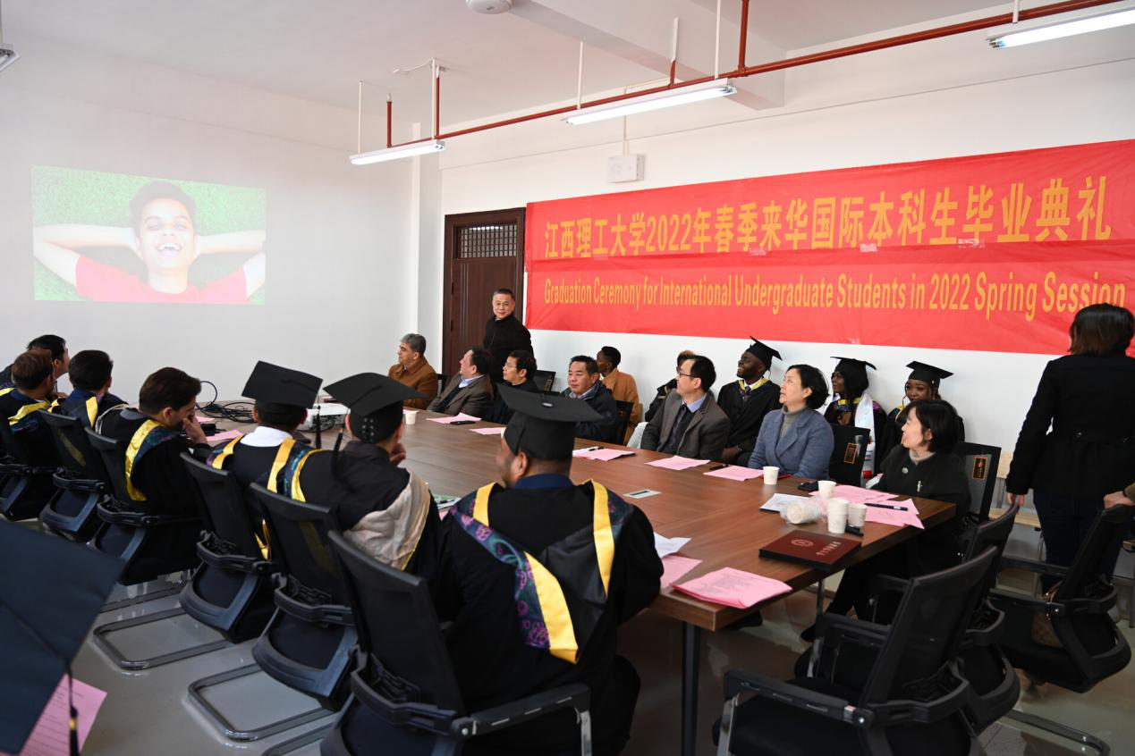 我校举行2022届来华留学生毕业典礼