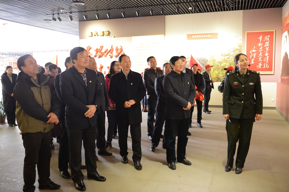 会,提高会议质量1月12日,校领导罗嗣海,杨斌,钟健生,伍自强,何舜平