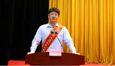 我校闵辉同学获“平安章贡卫士”荣誉称号
