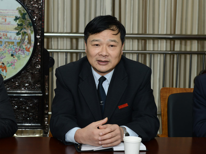 副校长伍自强在会上讲话