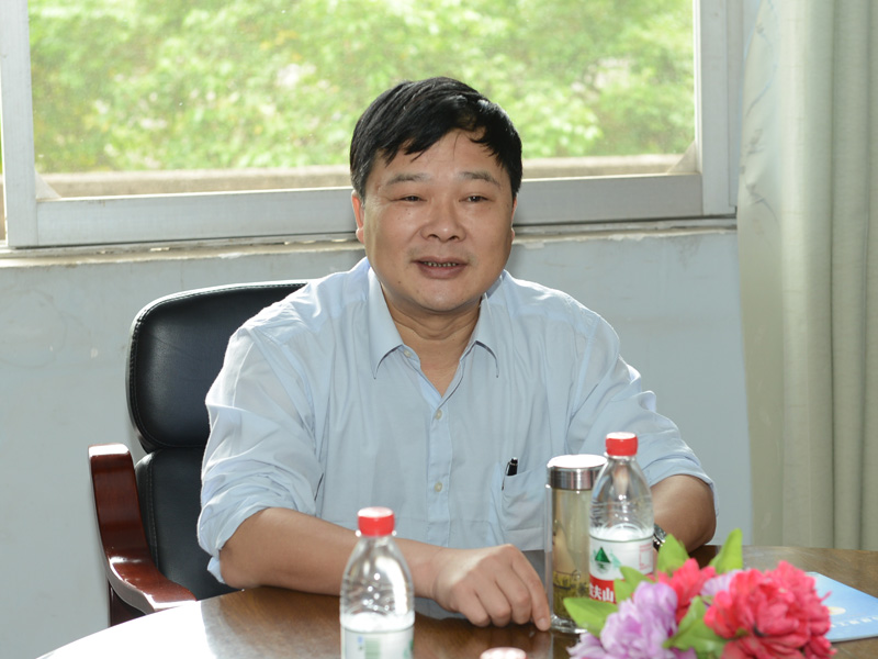 副校长伍自强出席座谈会